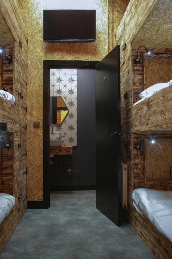 Studio Hostel Swansea bedroom interior